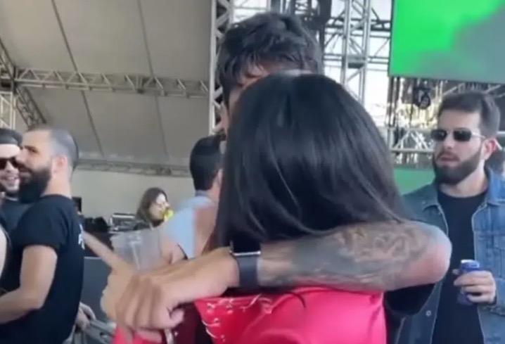 Ex-BBBs teriam trocado beijos em festa em SP - Imagem: Fábia Oliveira