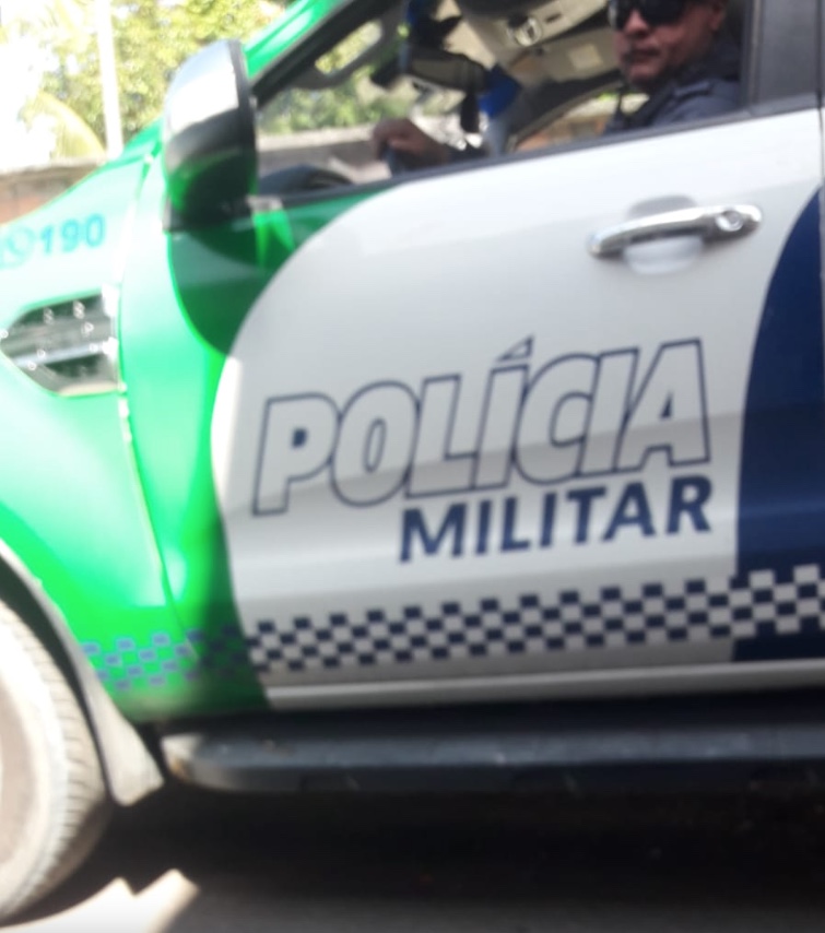 Duas viaturas da PM foram até o local do crime - Foto: Divulgação