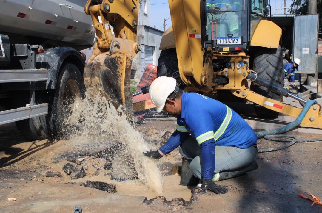 Quarta intervenção da Águas de Manaus em mesma rua revolta moradores - Foto: Ronaldo Siqueira/Portal do Holanda