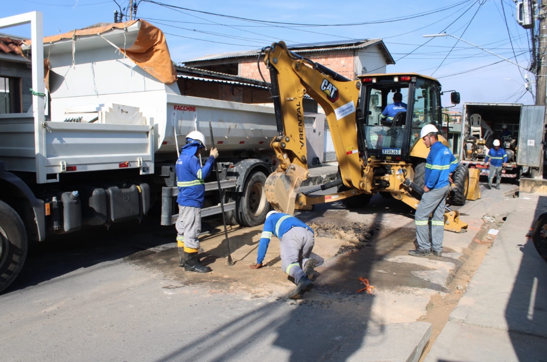 Obras mal executadas da Águas de Manaus voltam a causar transtornos - Foto: Ronaldo Siqueira/Portal do Holanda