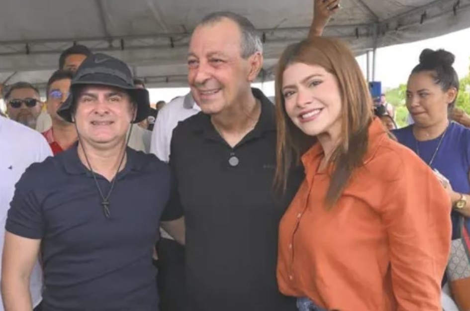 David Almeida com Omar Aziz e a filha Aryel Almeida - Foto: Divulgação/Semcom