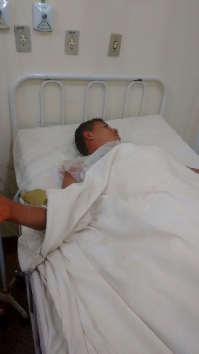 Depois de passar por cirurgia um dos irmão se recupera em hospital de Eirunepé