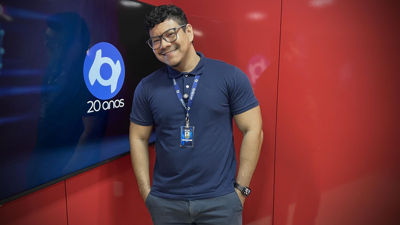 O apresentador do Banzeiro dos Famosos Paulo Rabelo nos estúdios do Portal do Holanda. Produção de André Protázio e Paulo Rabelo.