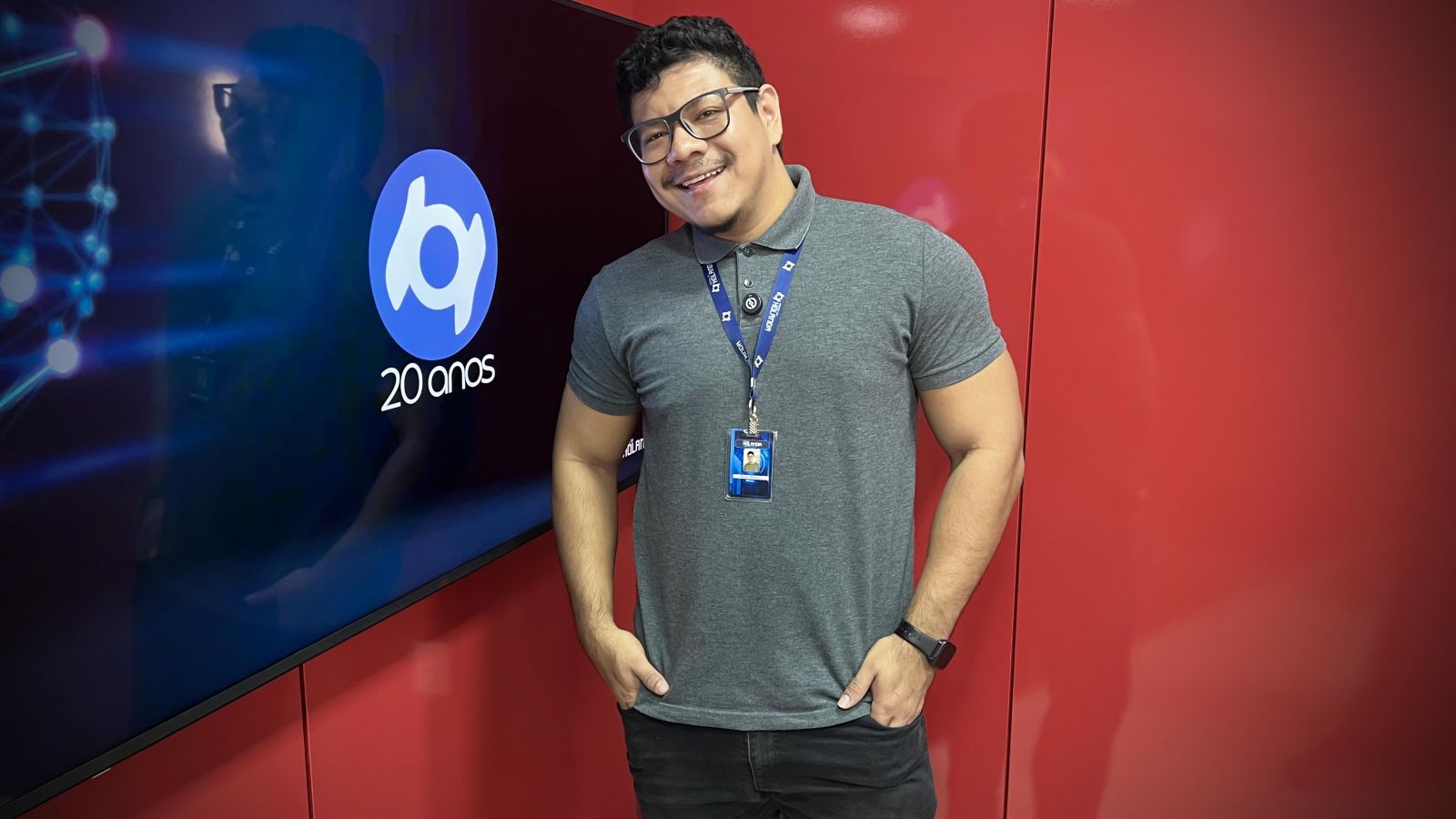 Apresentação de Paulo Rabelo no programa Banzeiro dos Famosos, direto dos estúdios do Portal do Holanda, que celebra 20 anos de história. Produção: André Protázio e Paulo Rabelo.