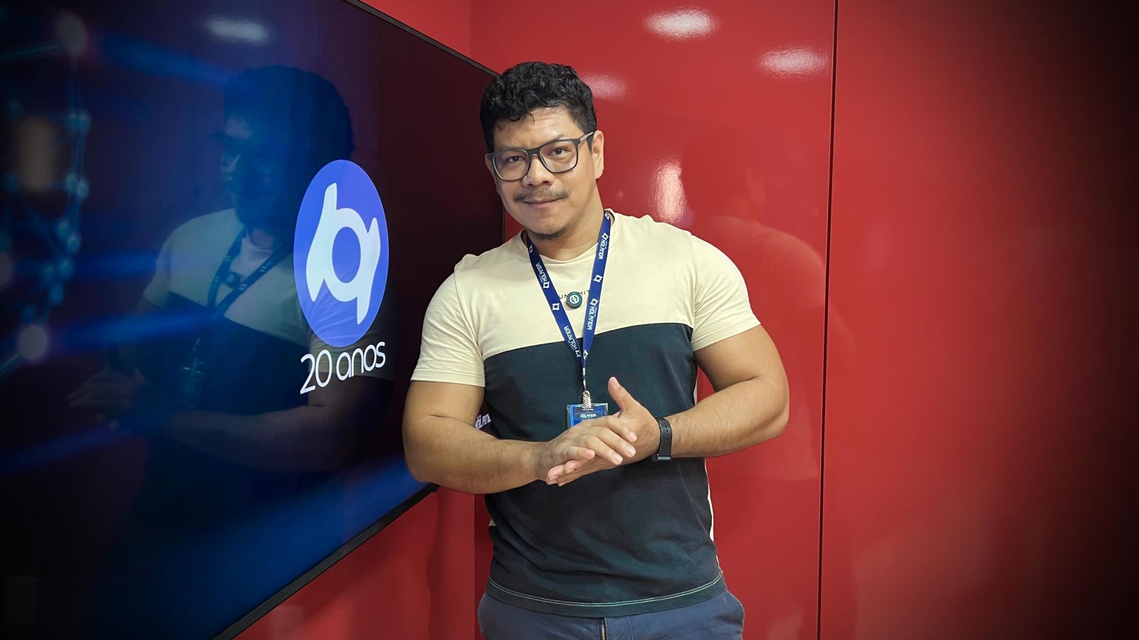 Paulo Rabelo, apresentador do Banzeiro dos Famosos, nos estúdios do Portal do Holanda. Produção: André Protázio e Paulo Rabelo. Roteiro: Glauci Alencar.