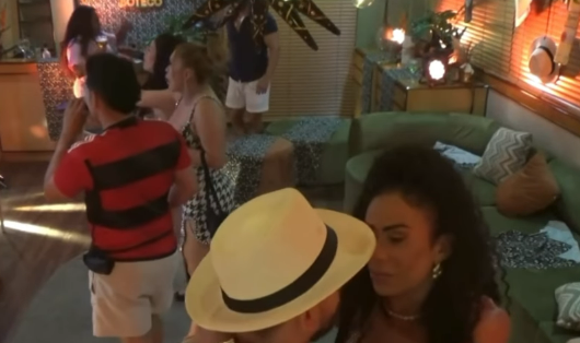 Tripulantes: Marimar tenta beijar Gabriel - Reprodução: A Bordo 2025 - Acritica