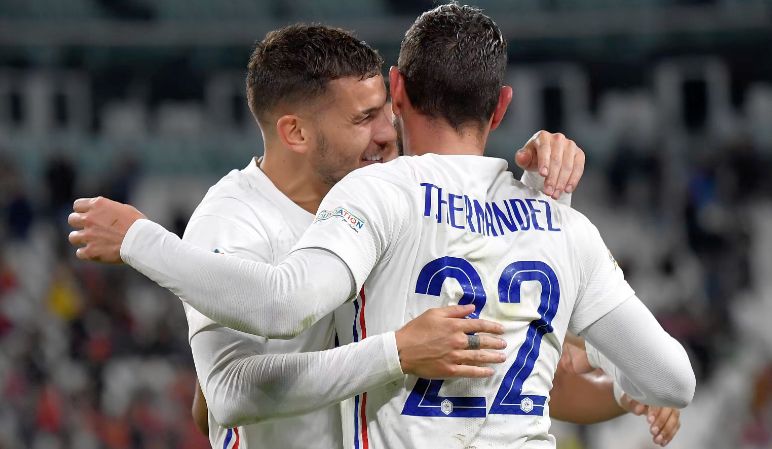 Theo (22) e seu irmão, Lucas comemoram - Foto: Divulgação/Fifa