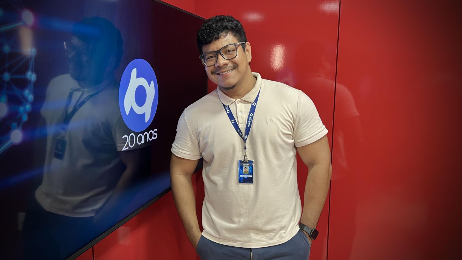 O apresentador do Banzeiro dos Famosos, Paulo Rabelo, nos estúdios do Portal do Holanda. Produção: André Protázio e Paulo Rabelo. Roteiro: Glauci Alencar.