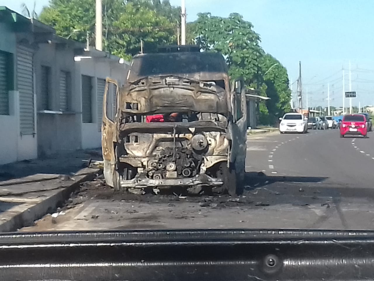 Ambulância do Samu queimada - Foto: Divulgação 