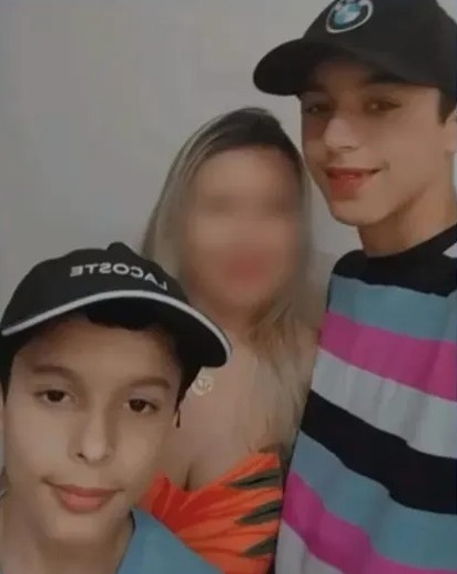 Gabriel Bernardo (o menor) e o irmão Gustavo Bernardo (o maior) morreram afogados em Maragogi, AL — Foto: Arquivo pessoal