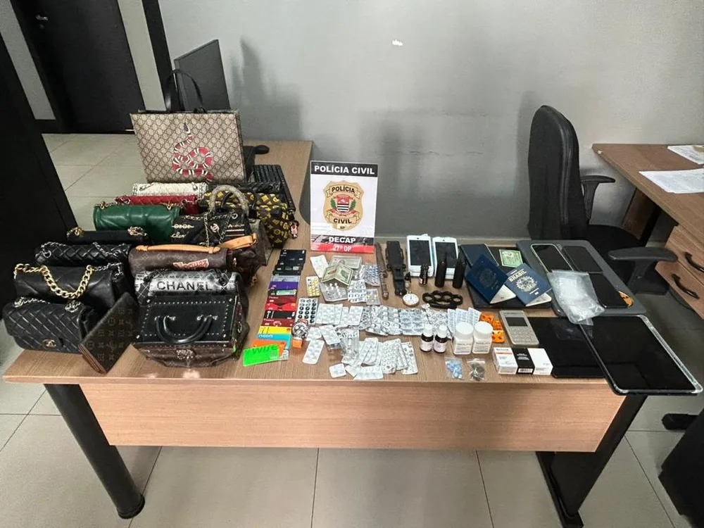 Objetos apreendidos com influenciadora presa — Foto: Divulgação PC-SP
