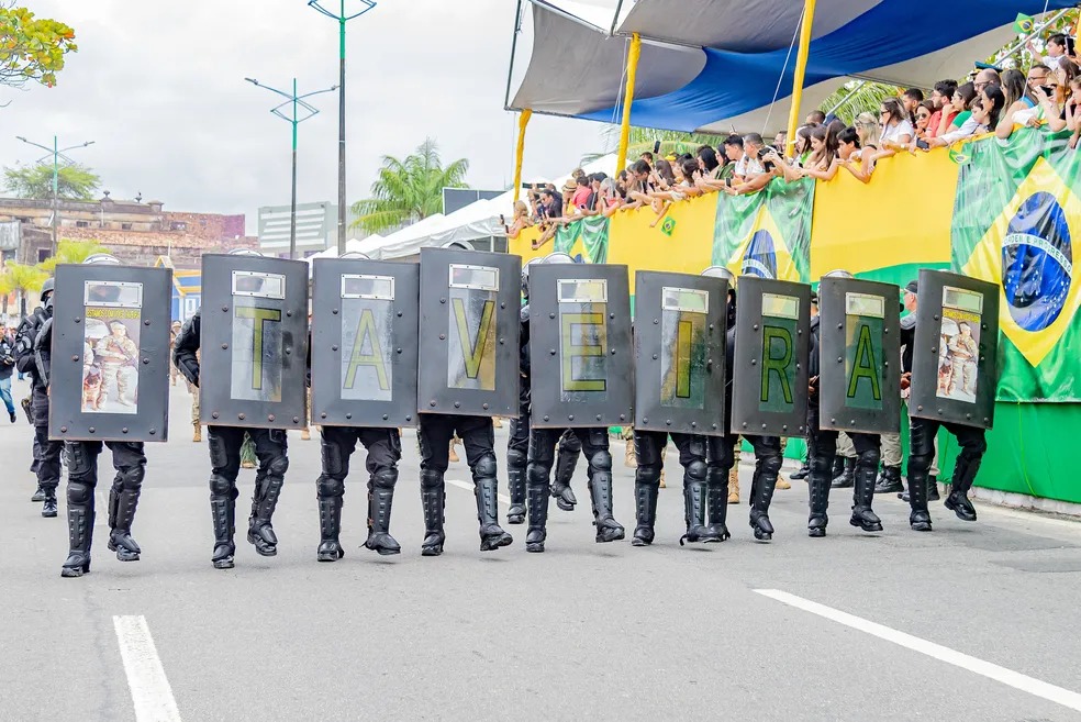 Militares do Bope da PM de Alagoas homenagearam o tenente Taveira no desfile de 7 de setembro em Maceió — Foto: Ascom/PMAL