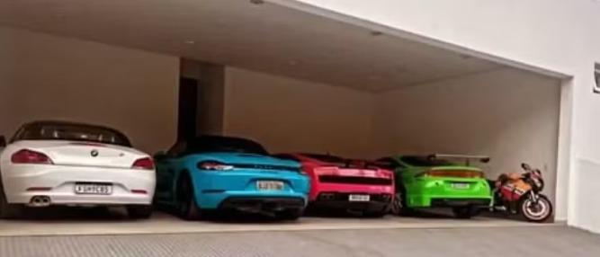 Frota de veículos na garagem da cantora - Foto: Reprodução/Instagram