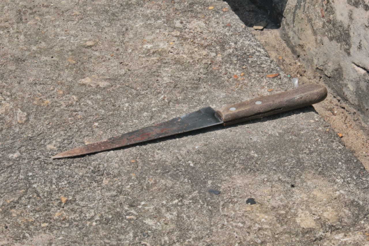 Jovem foi morta com golpes de faca - Fotos: Jander Robson/ Portal do Holanda