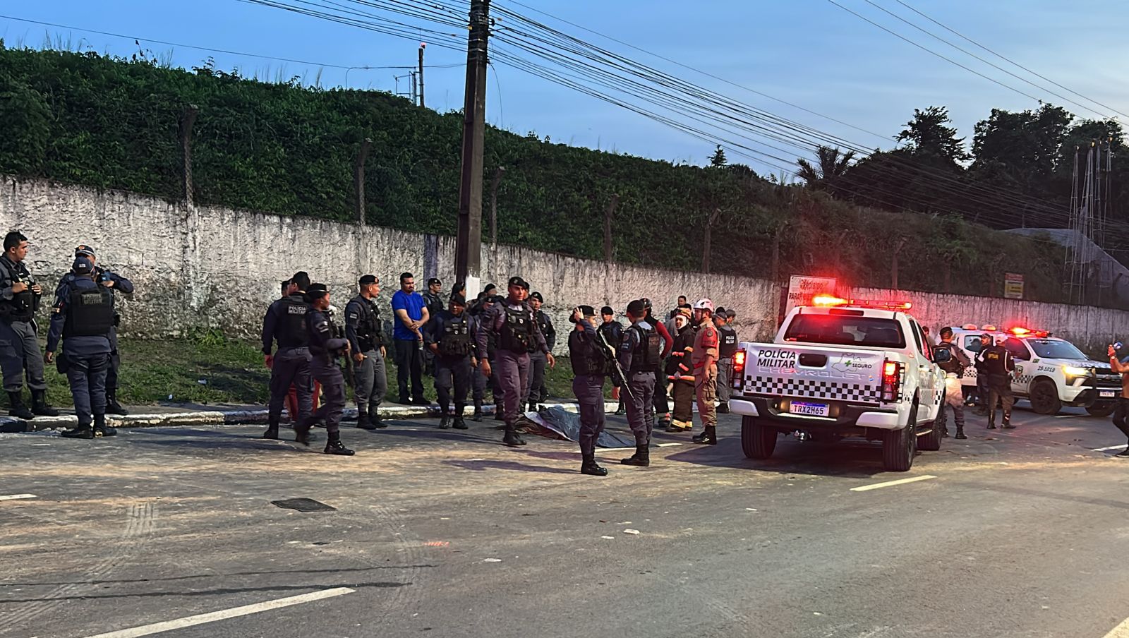 Mulher foi ejetada do carro - Foto: Jander Robson / Portal do Holanda