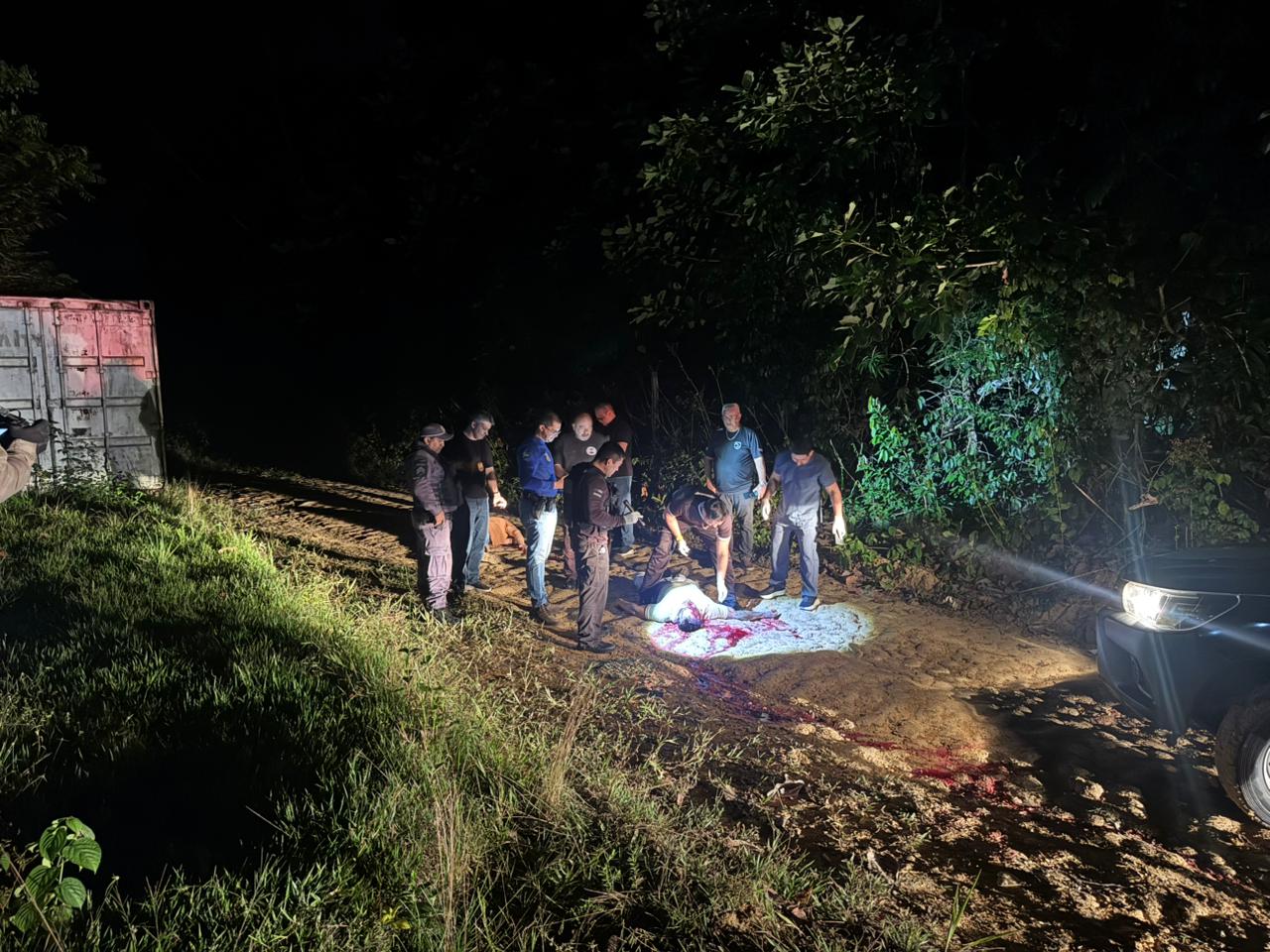 Polícia realiza perícia na cena do crime / Foto: Neto Silva / Portal do Holanda