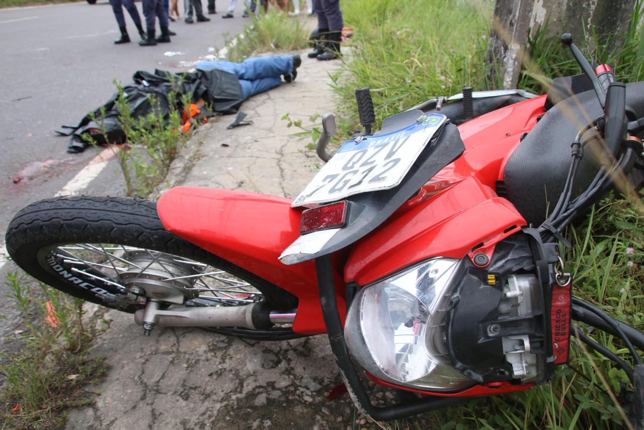 Moto da vítima - Foto: Jander Robson/Portal do Holanda