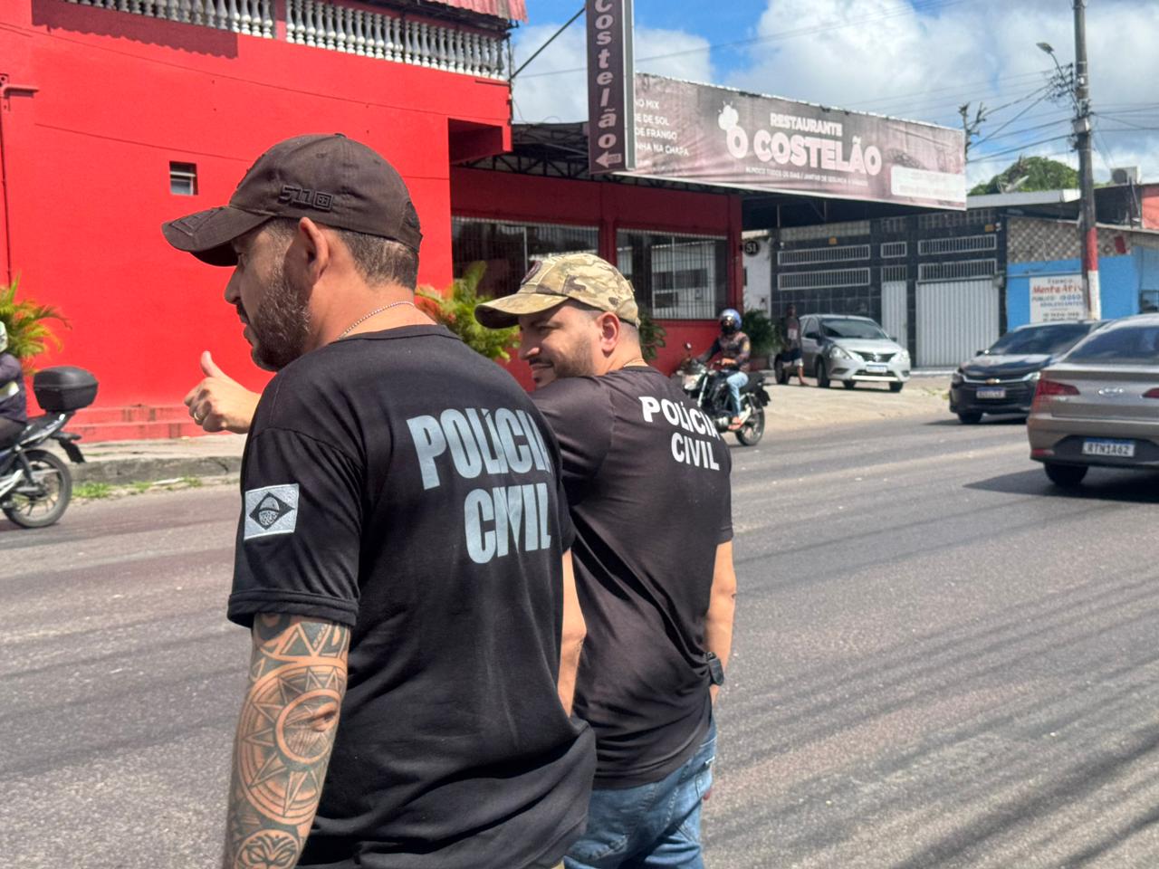 Polícia no local  - Foto: Neto Silva/Portal do Holanda