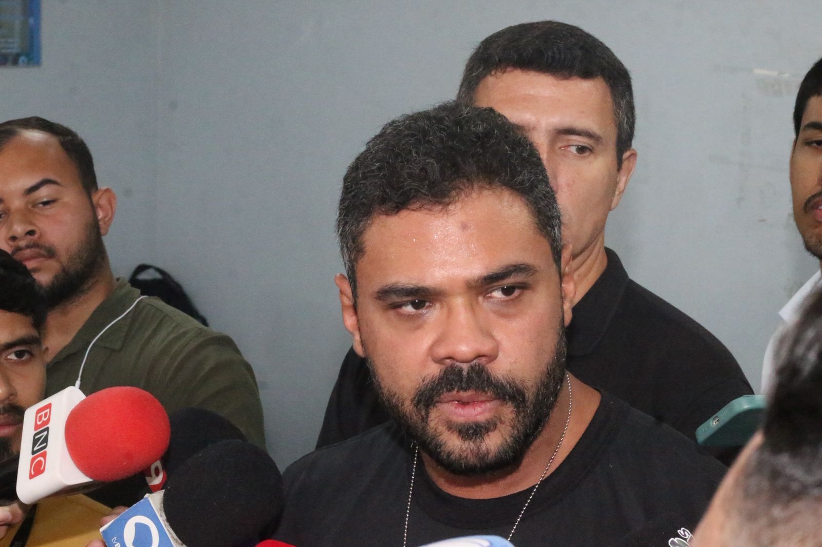 Delegado Marcelo Martins dá detalhes do caso - Foto: Jander Robson/Portal do Holanda