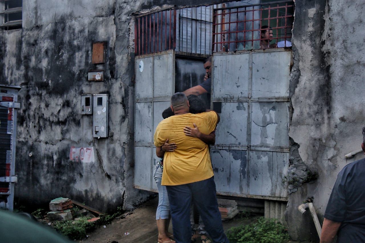 Amigos e familiares da vítima lamentaram o crime.