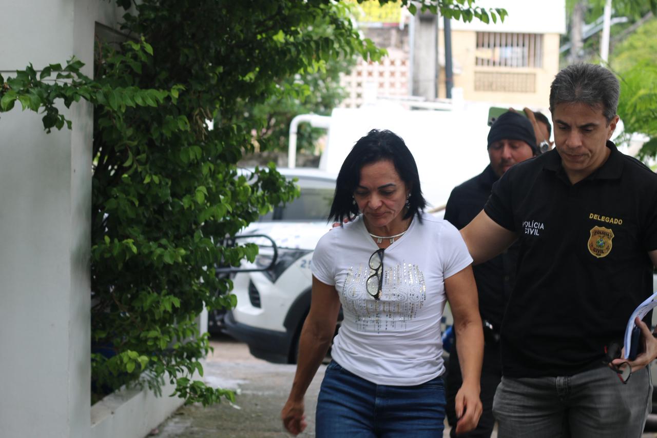 Mulher presa na operação -Foto: Jander Robson/Portal do Holanda