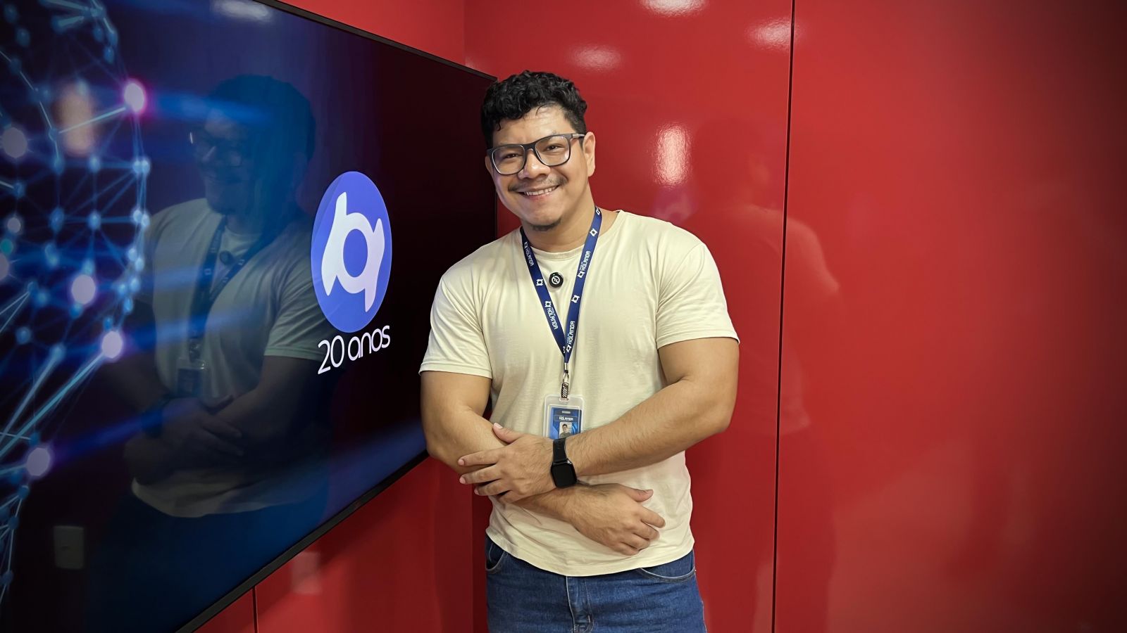 O apresentador do Banzeiro dos Famosos, Paulo Rabelo, nos estúdios do Portal do Holanda. Produção: André Protázio e Paulo Rabelo. Roteiro: Glauci Alencar.