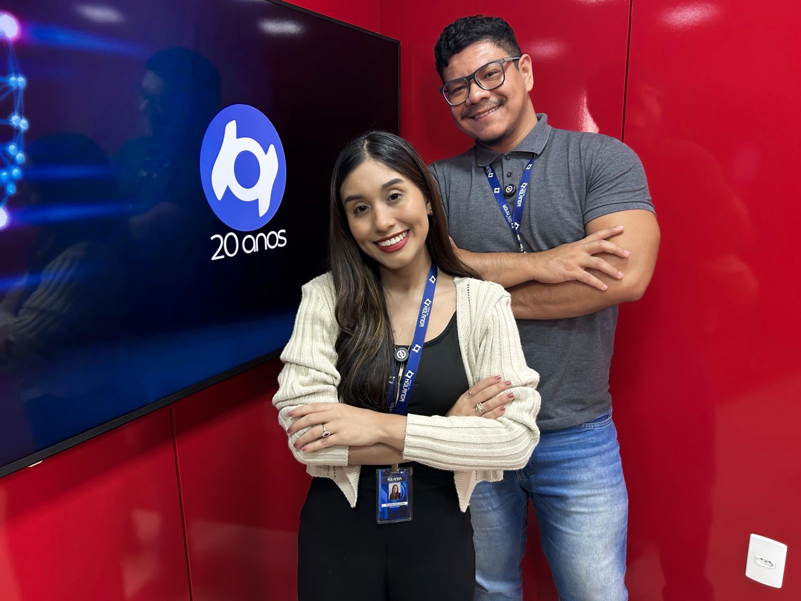 Thalita Eduarda e Paulo Rabelo comandam a apresentação diretamente dos estúdios do Portal do Holanda, com produção assinada por André Protázio e Paulo Rabelo.