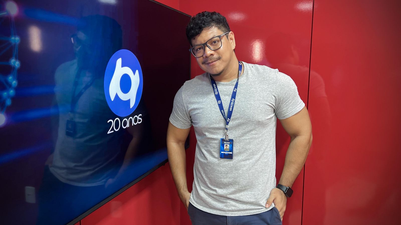 Paulo Rabelo, apresentador do Banzeiro dos Famosos, nos estúdios do Porta do Holanda. Produção: André Protázio e Paulo Rabelo Roteiro: Glauci Alencar