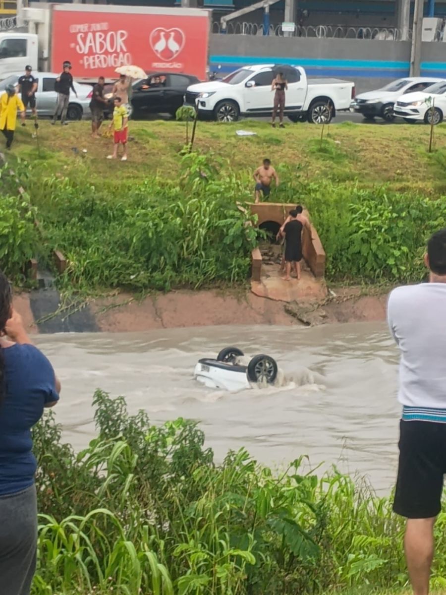 Lucas foi levado desacordado para o hospital - Foto: Jander Robson/Portal do Holanda