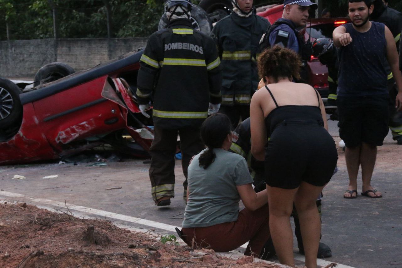 Karine aos prantos - Foto: Jander Robson/Portal do Holanda