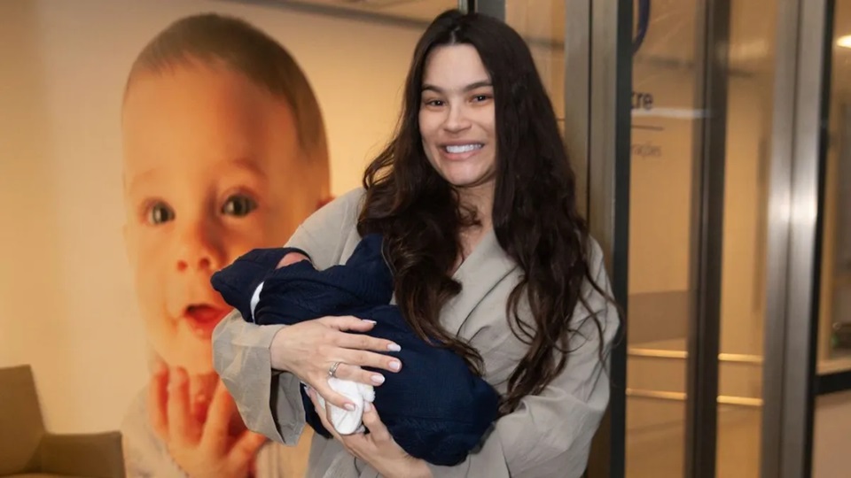 Raissa deu à luz sem a presença do pai da criança, e deixou a maternidade sozinha após o parto. Foto: Agnews