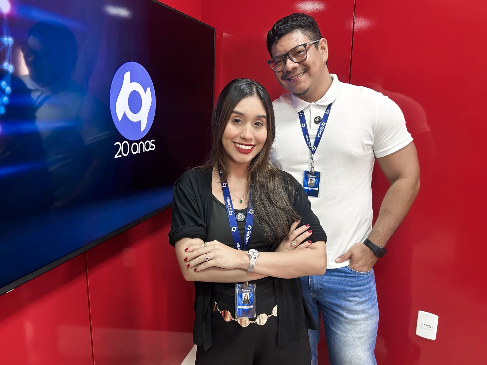 Apresentadores Thalita Eduarda e Paulo Rabelo nos estúdios do Portal do Holanda. Produção: André Protázio e Paulo Rabelo.