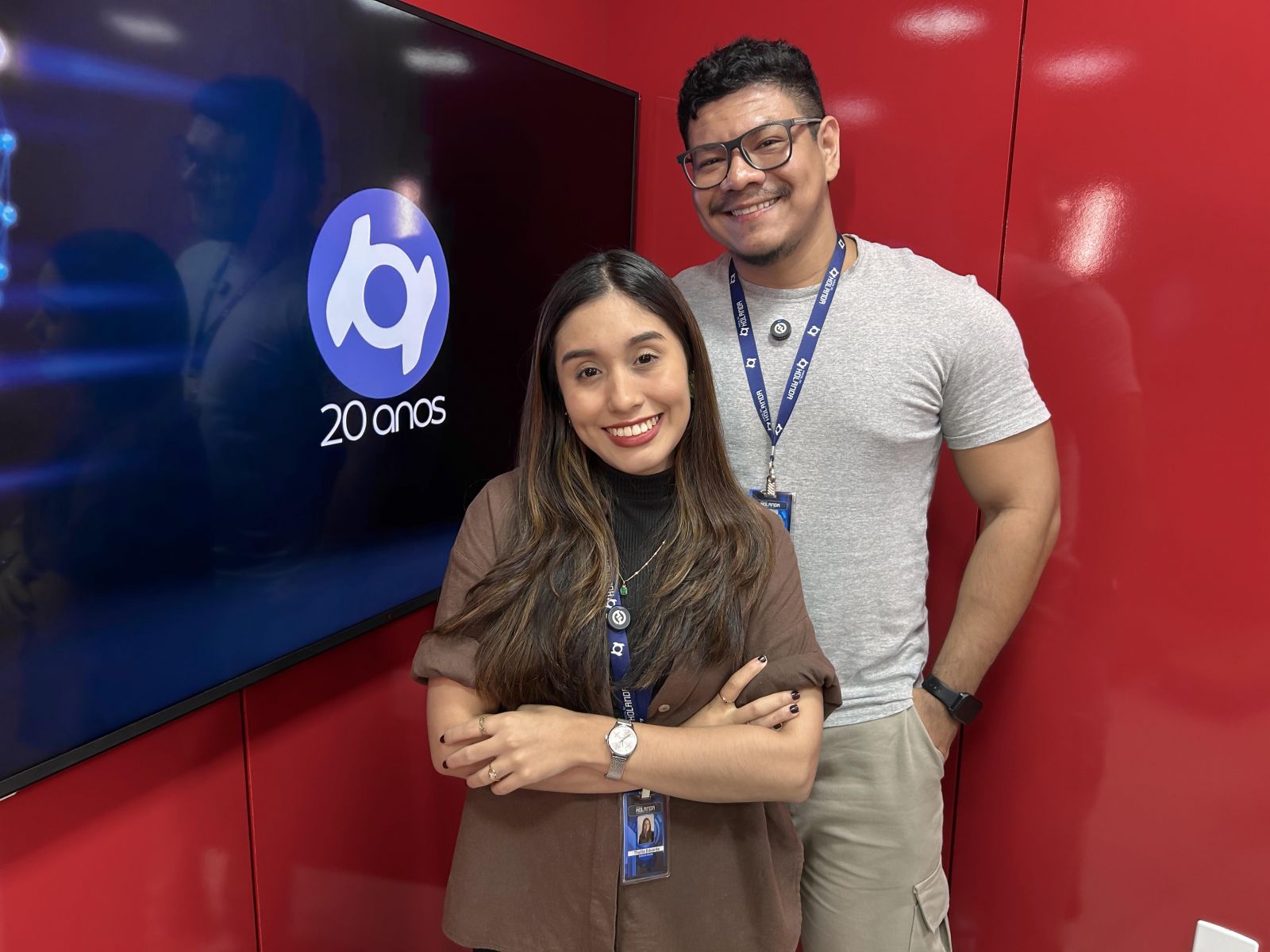 Direto dos estúdios, com apresentação de Thalita Eduarda e Paulo Rabelo. Produção: André Protázio e Paulo Rabelo.