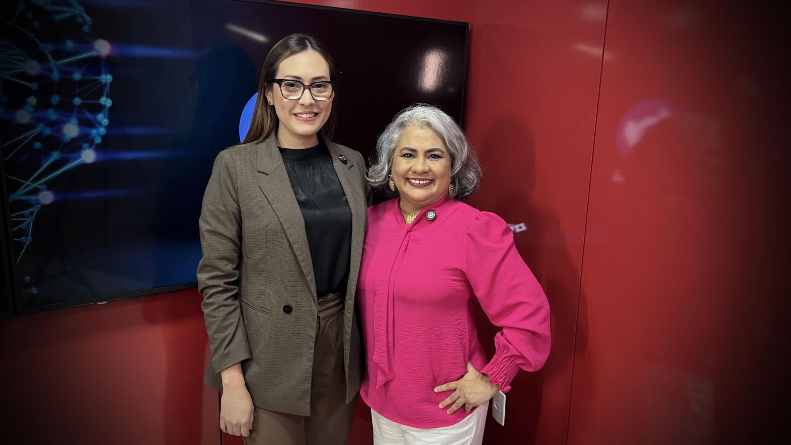 As farmacêuticas Ednilza Guedes e Andreza Frota estiveram nos estúdios do Portal do Holanda. Produção: André Protázio e Paulo Rabelo.