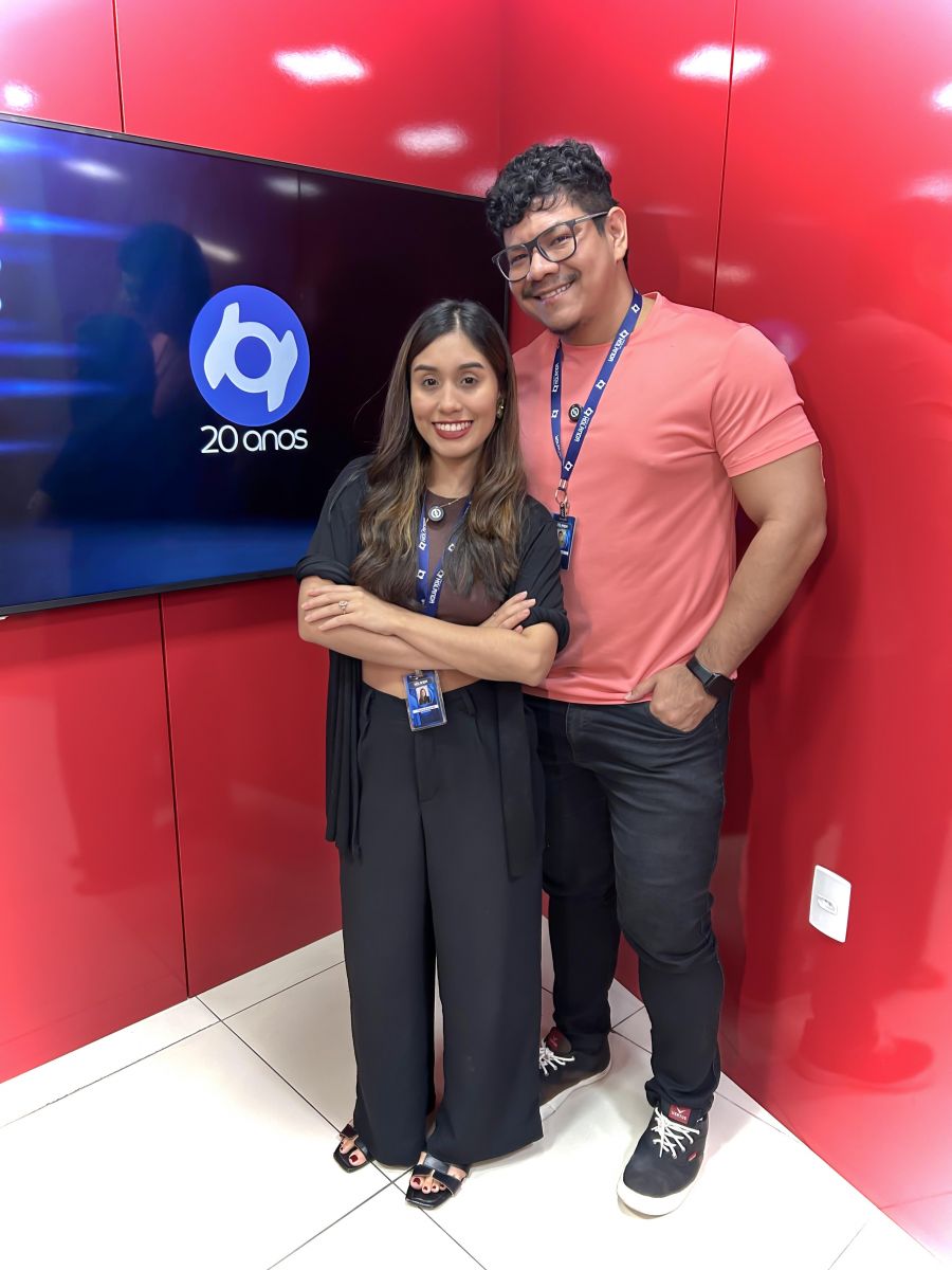 Thalita Eduarda e Paulo Rabelo formam a nova dupla de apresentadores nos estúdios do Portal do Holanda. Produção: André Protázio e Paulo Rabelo.