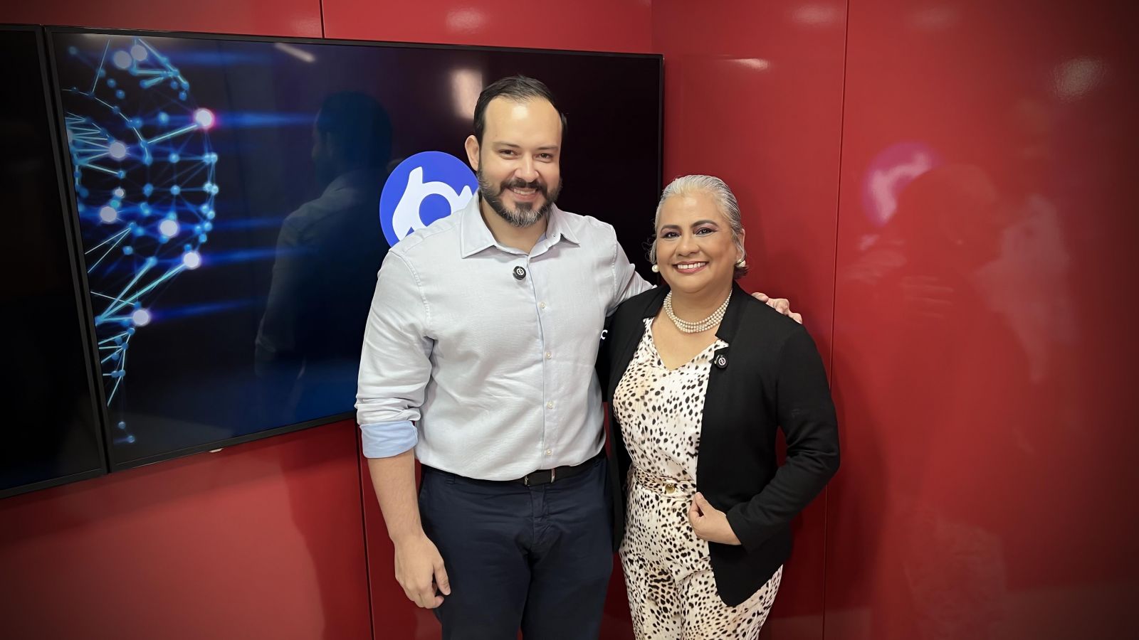 O Dr. Marcos Vinicius Lins e a farmacêutica Ednilza Guedes estiveram nos estúdios do Portal do Holanda. Produção de André Protázio e Paulo Rabelo.