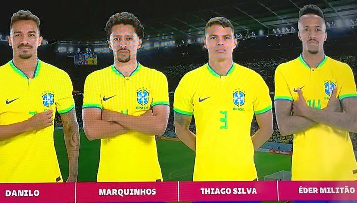 Zaga brasileira monta jogadas - Foto: Reprodução