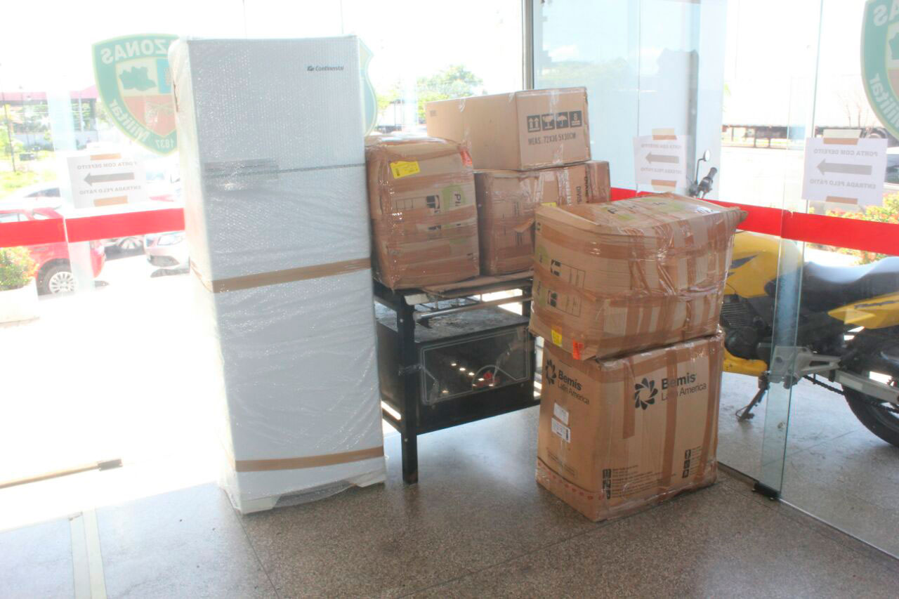 Parte das mercadorias das vítimas foi recuperada pelos policiais civis da Decon (Foto: Pedro Braga Jr. / Portal do Holanda)