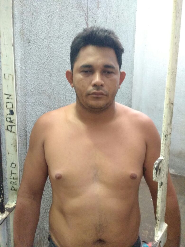 Homem foi detido após denúncias anônimas ao linha direta da Força Tática (Foto: PMAM)