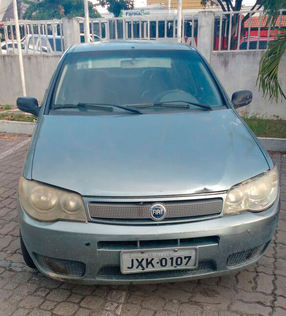 Veículo foi localizado em um bairro vizinho ao local do crime (Foto: PMAM)