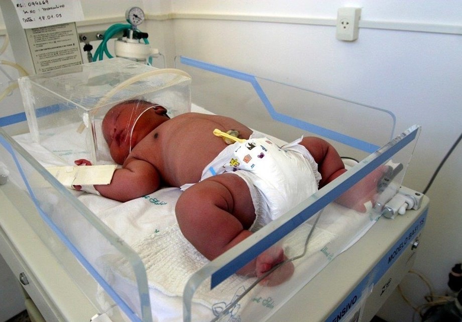 Nasce o maior bebê do mundo com quase 7kg de saúde