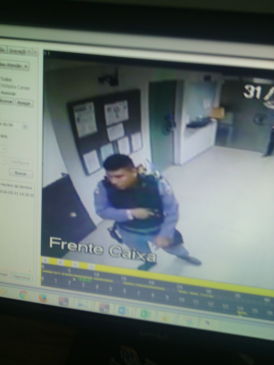 Um dos suspeitos estava com uma farda da Polícia Militar (Foto: PMAM)