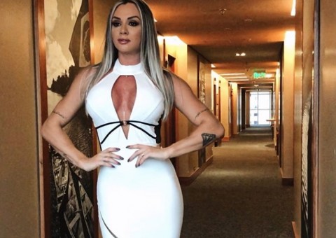 Juju Salimeni ostenta bumbum gigante de fio dental e leva seguidores à