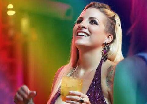 Ex-BBB Clara Aguilar surge pelada e enlouquece fãs