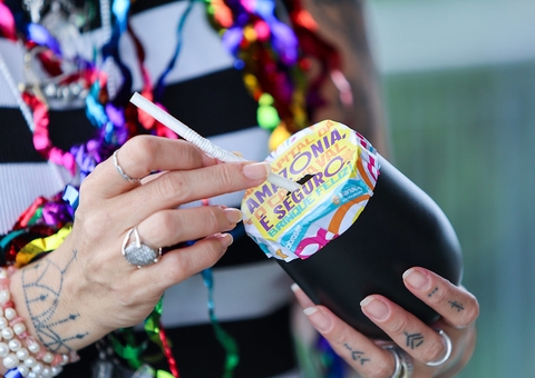 Manaus Lança Campanha de Segurança com Adesivos para Proteger Foliões no Carnaval 2026