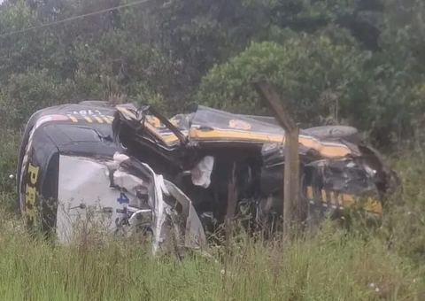 Viatura da PRF fica destruída em acidente fatal que matou policial na BR-174, Amazonas