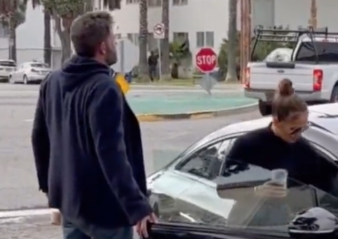 Ben Affleck y Jennifer López fueron vistos presuntamente peleando con el actor que cerraba la puerta del auto