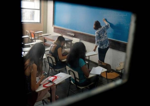 MPAM Processa Professora em Parintins por Acúmulo Ilegal de Quatro Cargos Públicos