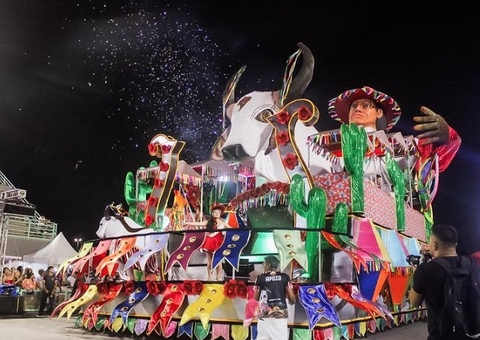 Escolas do Grupo de Acesso A Encantam na Abertura do Carnaval de Manaus 2026