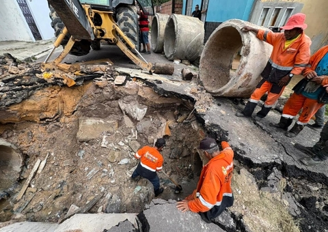 Chuva e Descarte Irregular de Lixo Causam Cratera e Mobilizam Obra Emergencial na Cidade Nova, Manaus